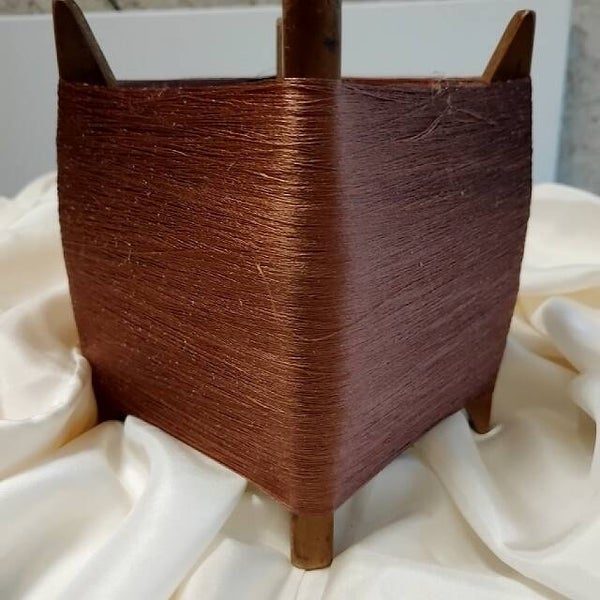 Japanse antieke houten itomaki met borduurzijde