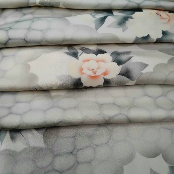 Soepele matglans kimonozijde "rozen op keien' 50 of 100x36cm