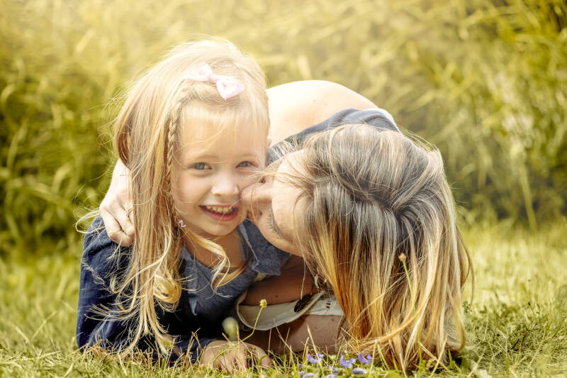 Séance photo famille en extérieur à Poitiers