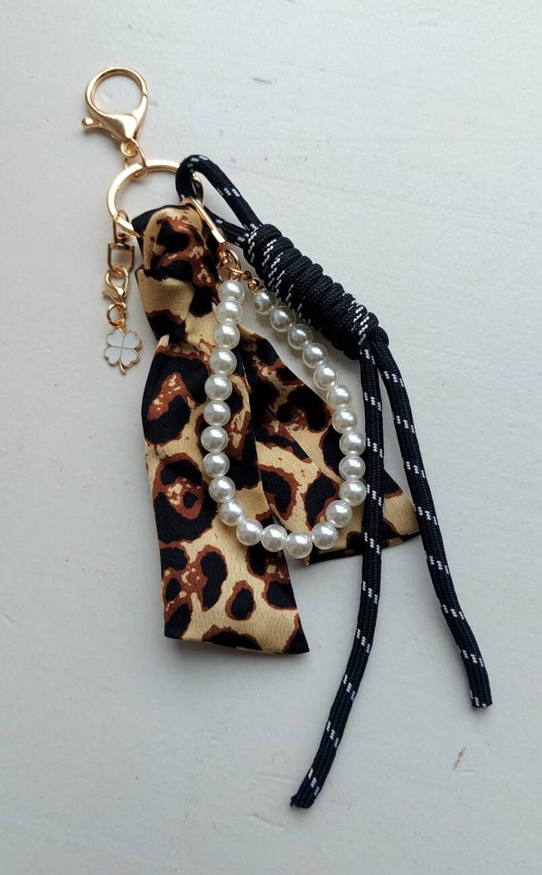 Bagcharm panter en parel