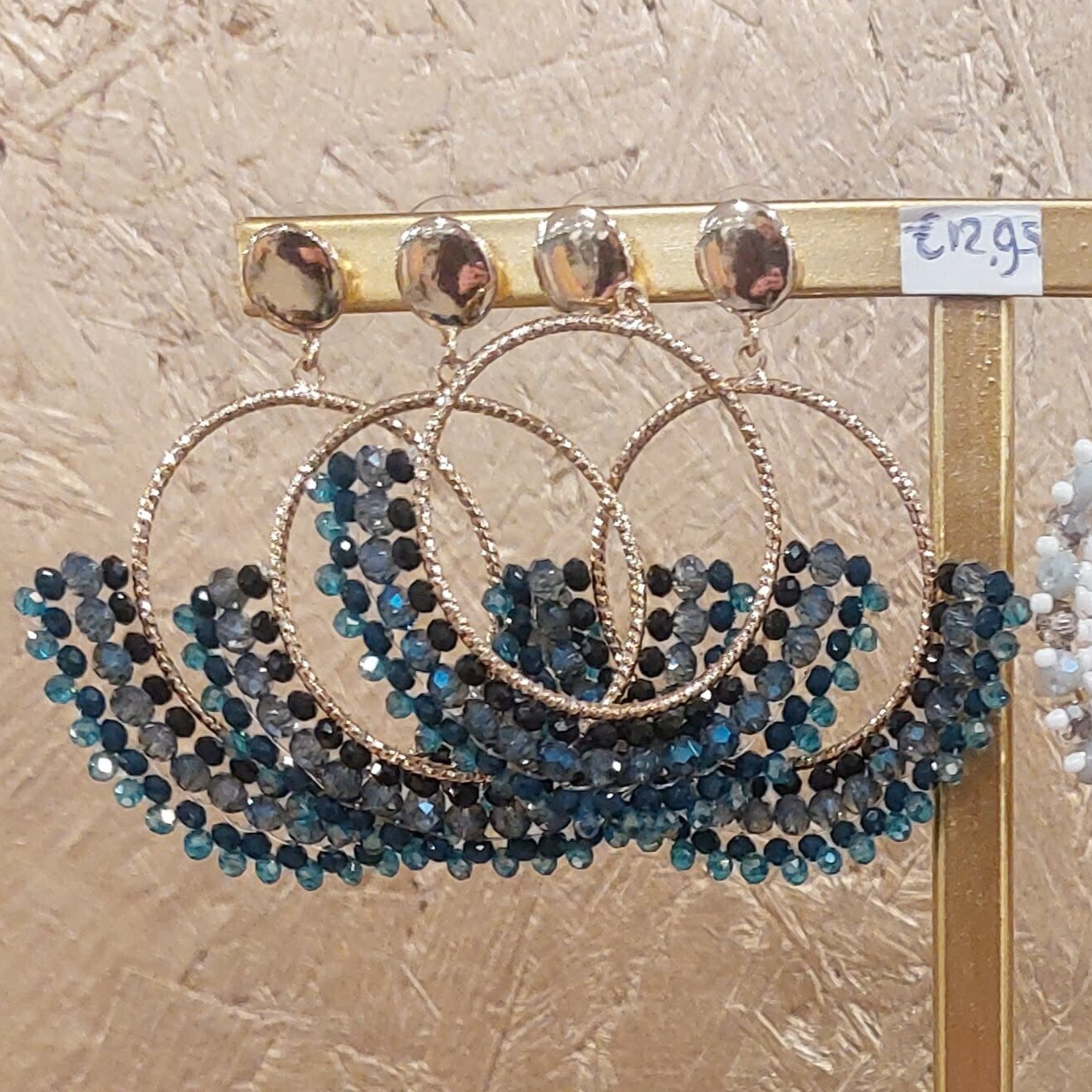 Oorbellen rond facet antraciet