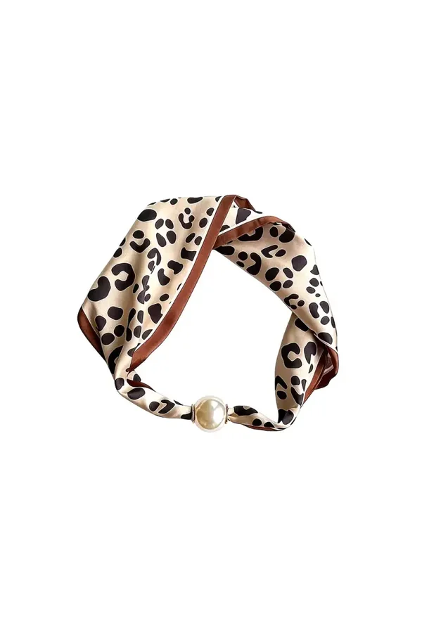 kort sjaaltje met parel magneetsluiting leopard