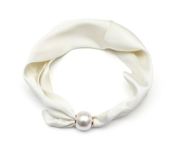 Kort sjaaltje met magneetsluiting creme