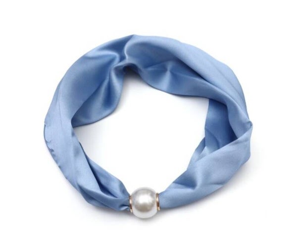 Kort sjaaltje met magneetsluiting blauw