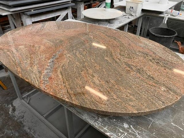 Ovale tafel in GRANIET, kleur Juperano Colombo