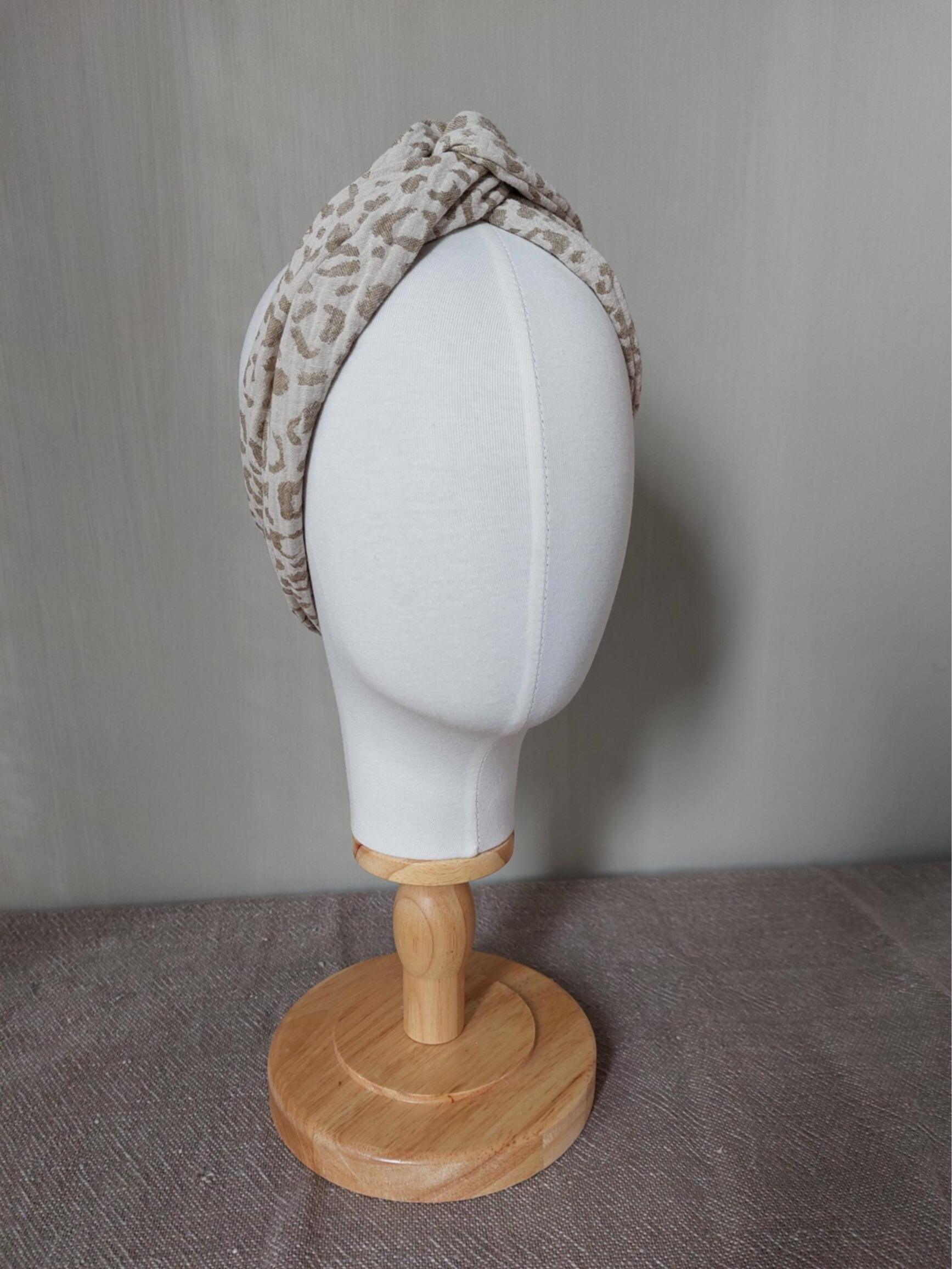 Mousseline ecru leopard haarband