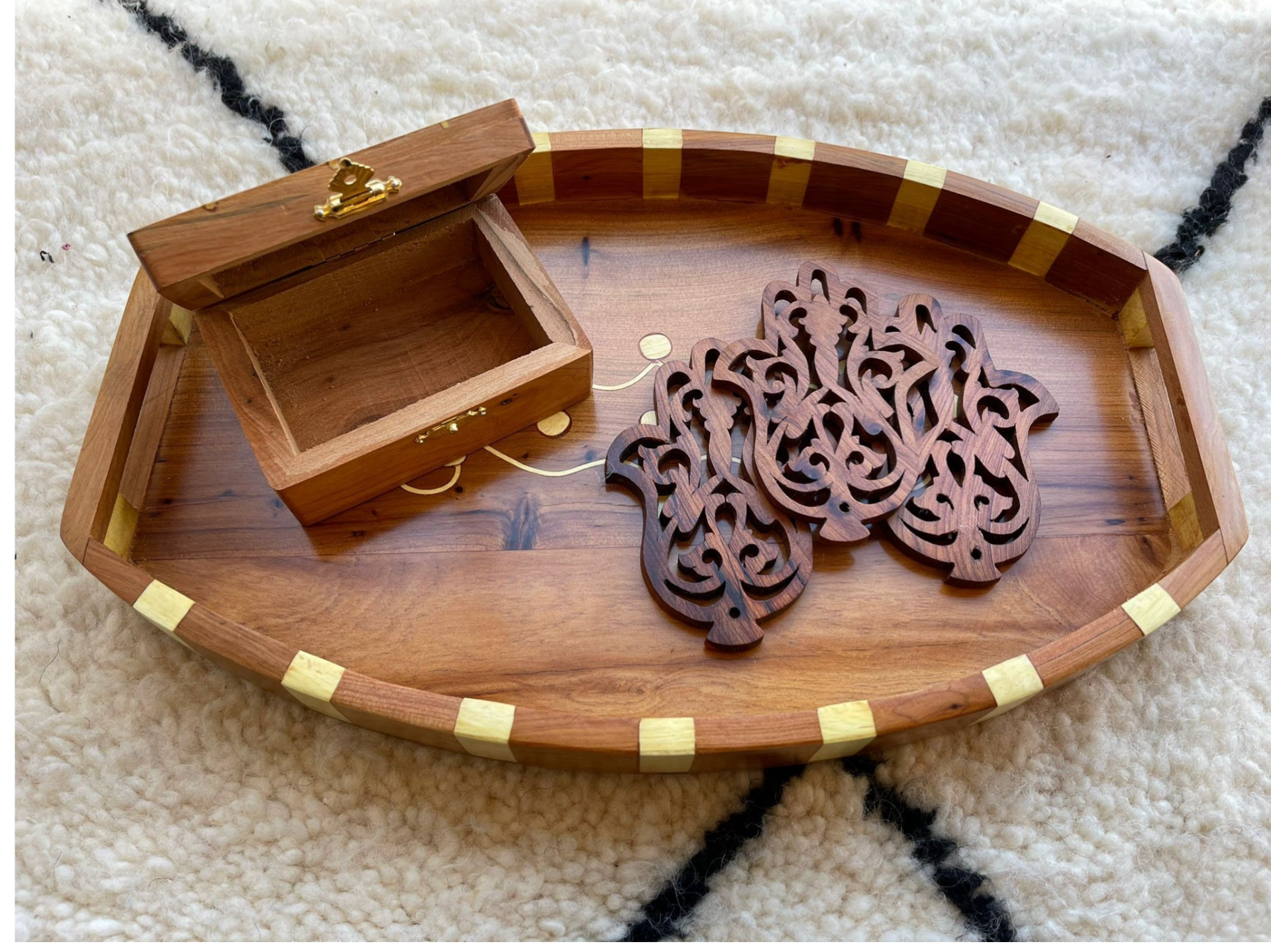 Handgemaakt dienblad van thuyahout