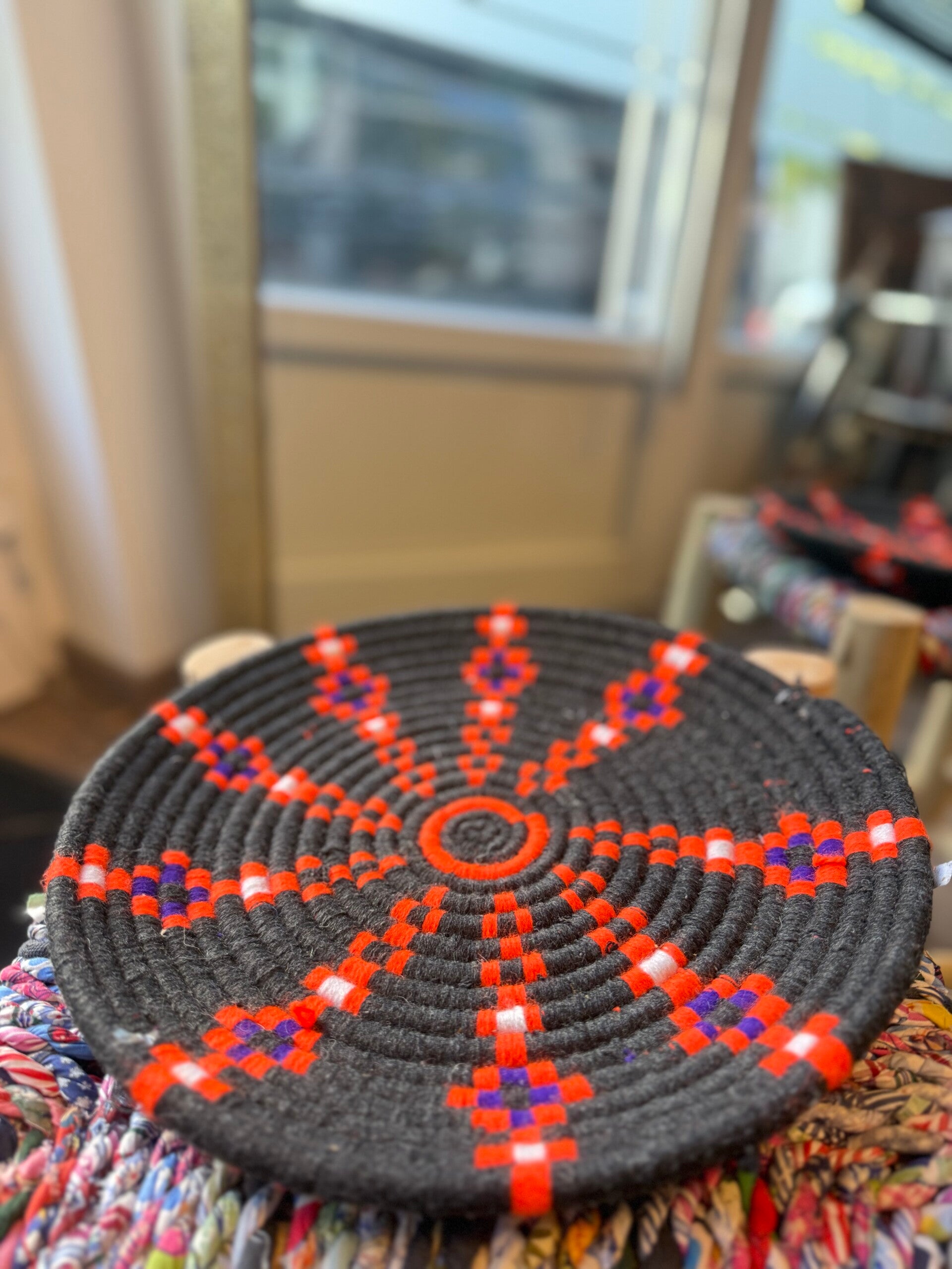 Rieten mand donker rood