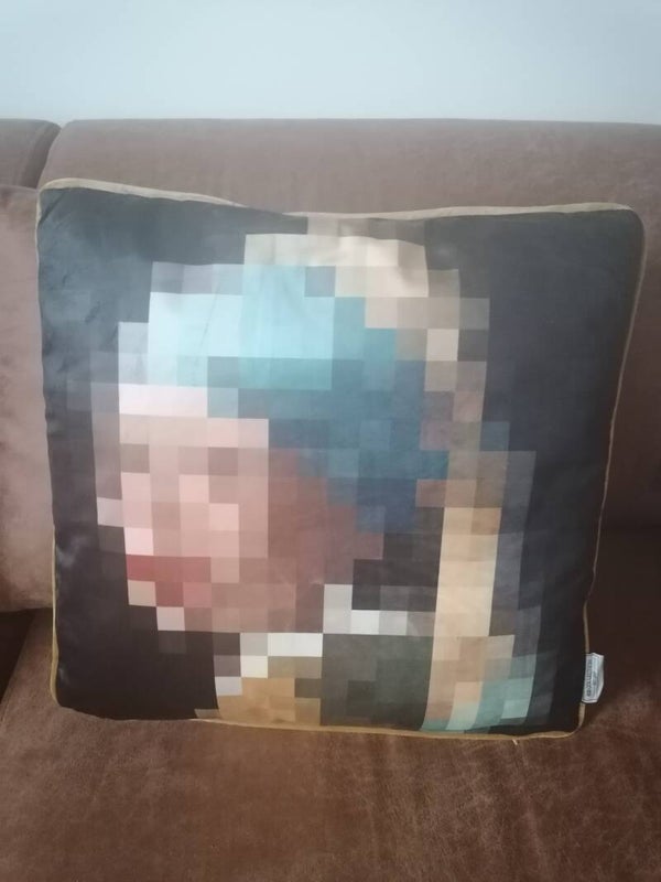 Leuke kussens met verschillende afbeeldingen.