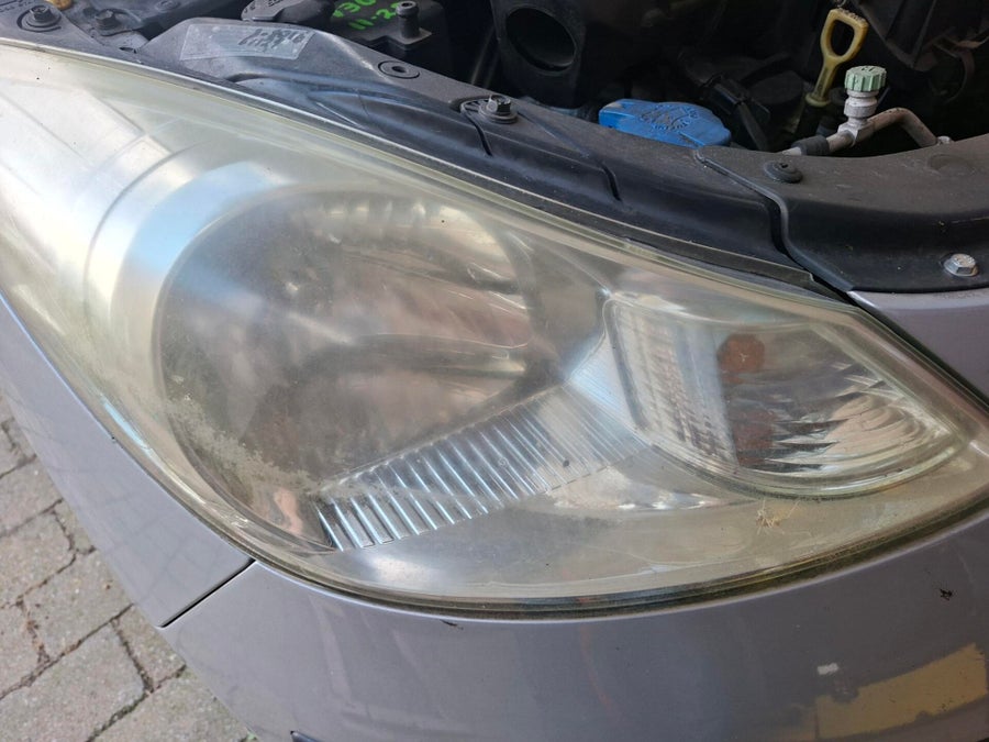 Hyundai i10 in Druten: doffe koplamp vóór de Ultimate-herstelbehandeling