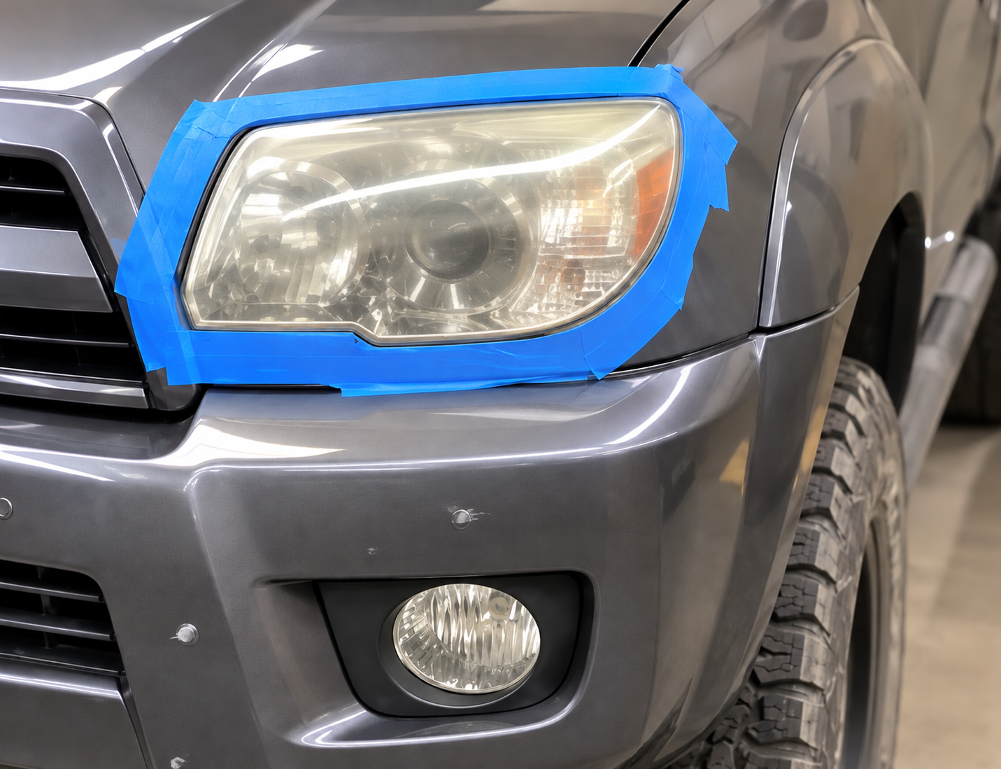 koplamp die gereed staat voor herstel van de coating met uv uitharder