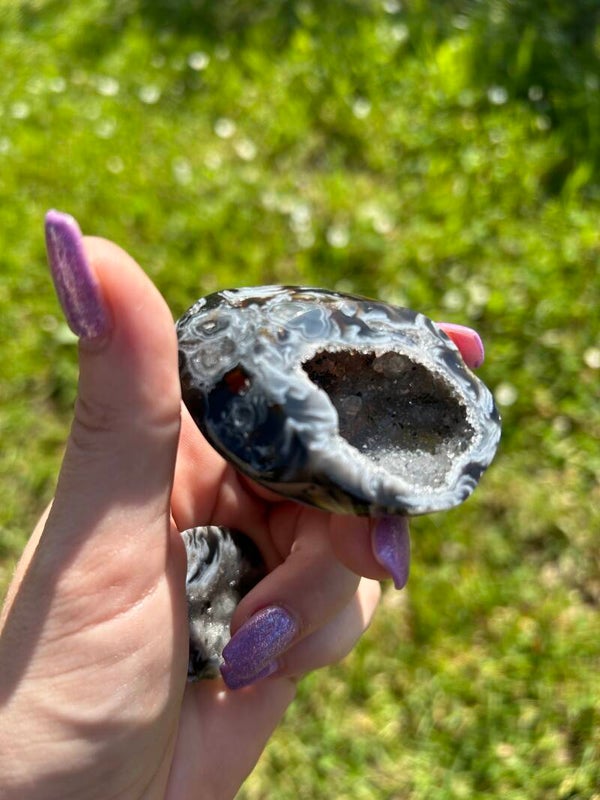 Agaat Zwart Geode Geslepen/ Gepolijst (nr1)