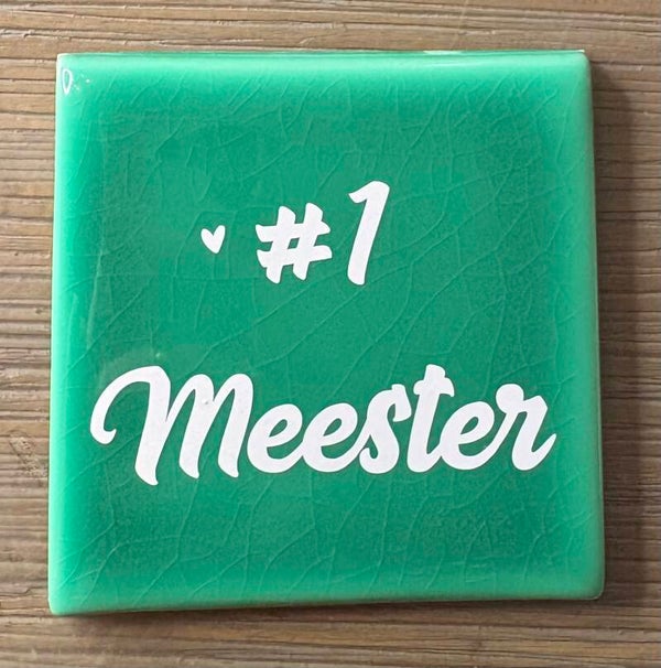 Tegeltje “#1 Meester” – 10 x 10 cm