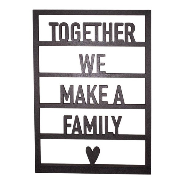 Raam met tekst: Together we make a family