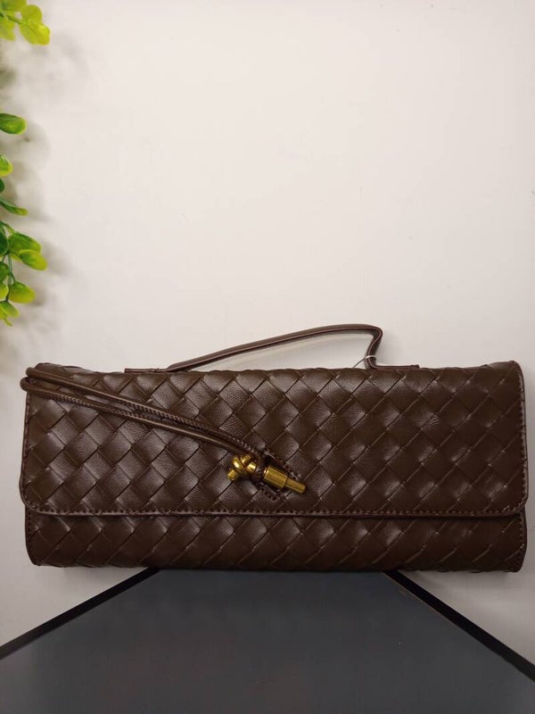 "Valentina" Pochette con patta motivo intrecciato