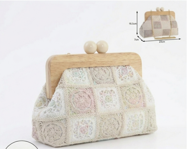 Borsa Jara a Mano Crochet con Manico in Legno e Dettagli Laccati