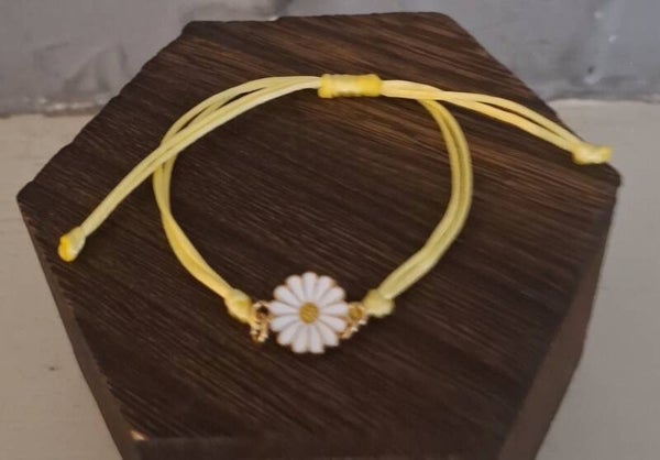 Bracelets réglables.