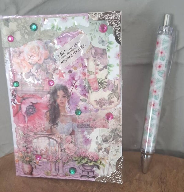 Carnets et stylos customisés.