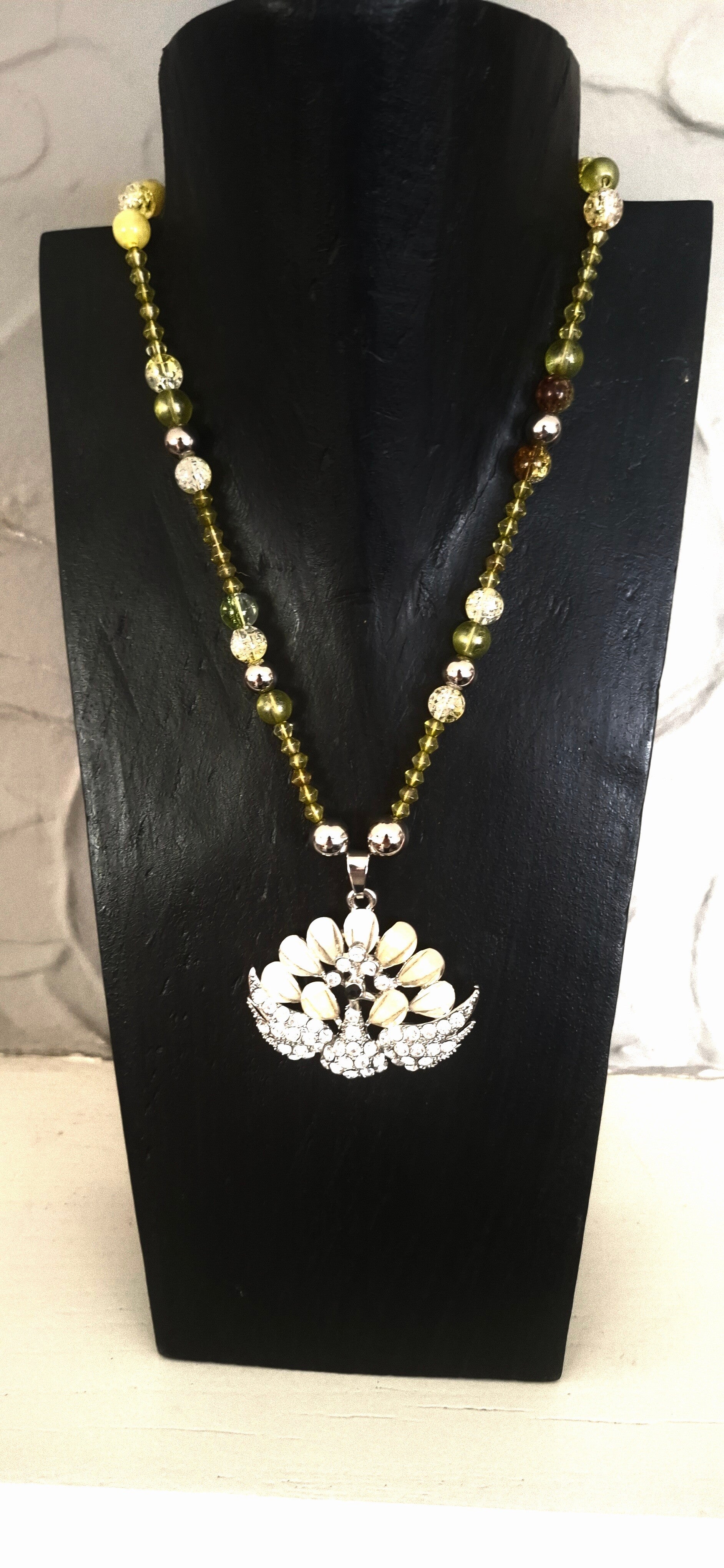 Collier ras de cou " Paon ".