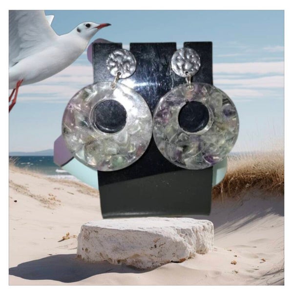 Boucles d'oreilles sur les cailloux