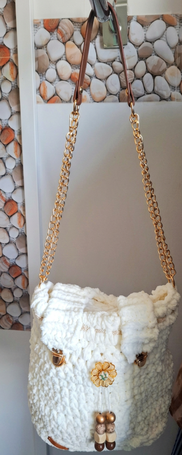 Sac à main en crochet.
