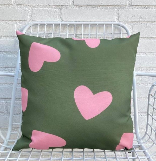 Buitenkussen - hartjes groen roze