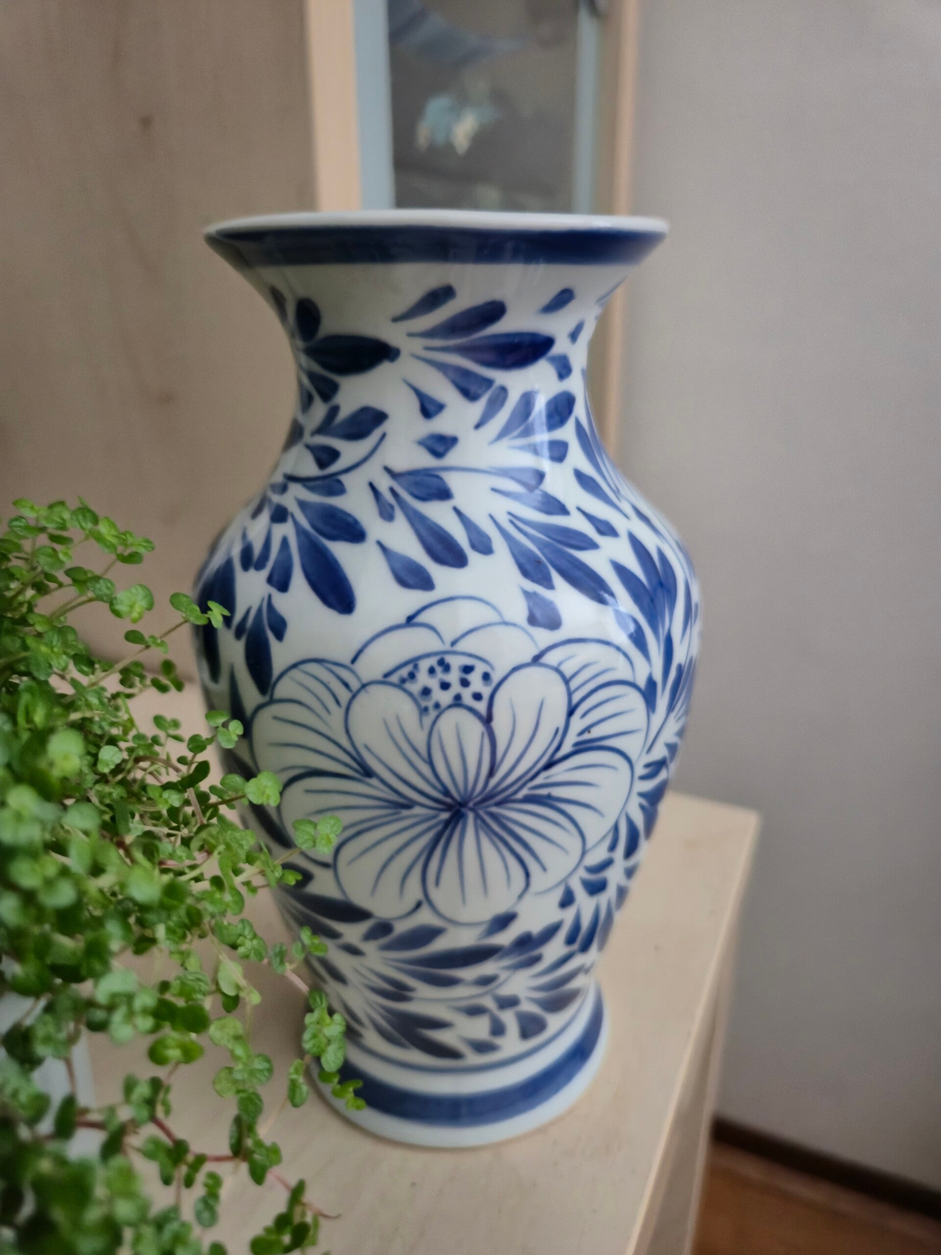 Vintage blauw-witte Vaas, Chinoiserie stijl.