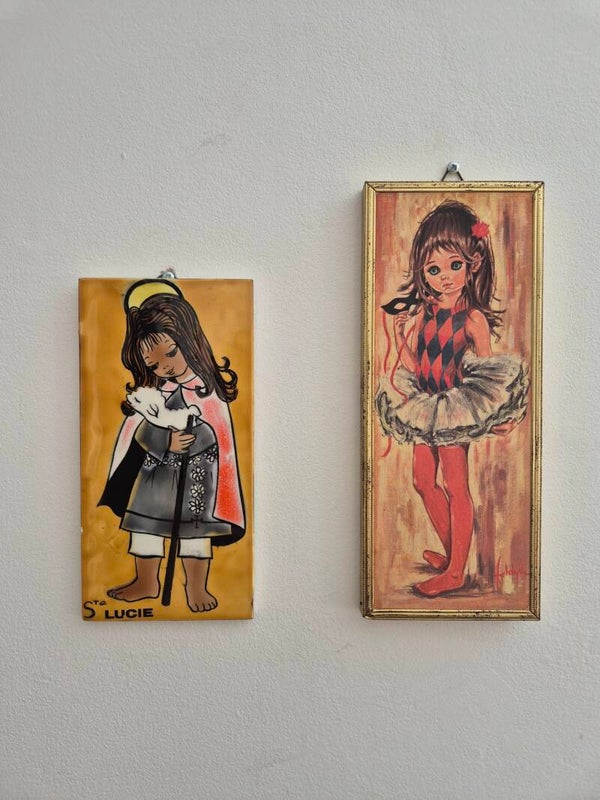 ​Vintage Franse Wanddecoratie Set – Proceram Tegel 'Ste Lucie' & Ballerina Schilderijtje