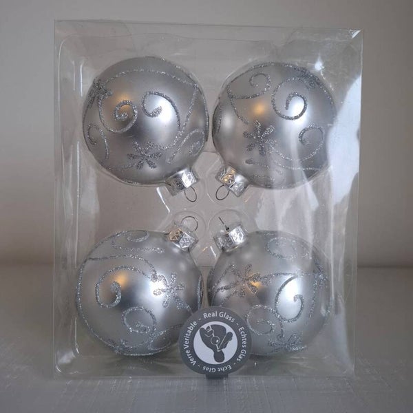 Zilver mat Kerstballen.