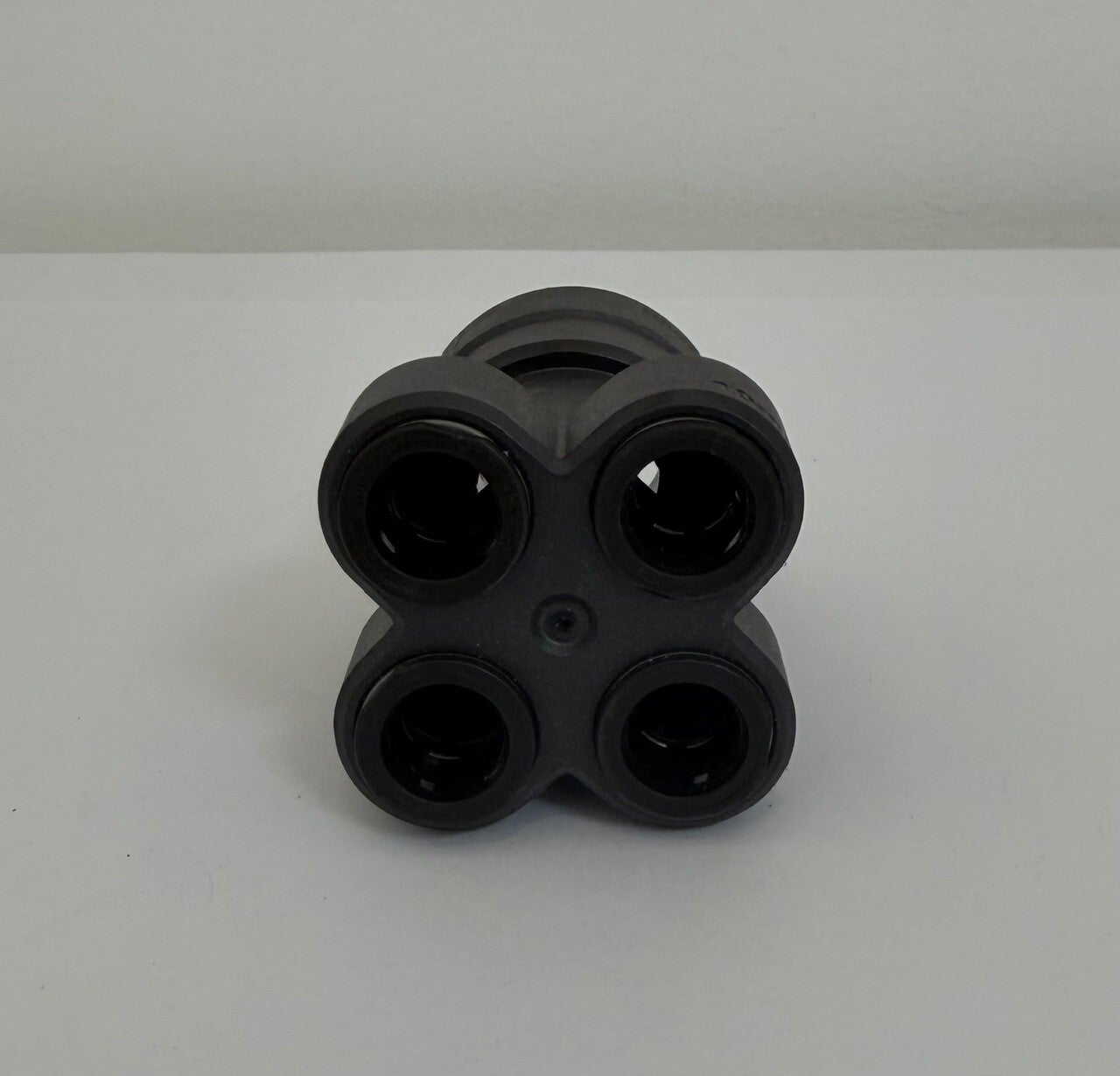 4 Way Manifold - BLACK