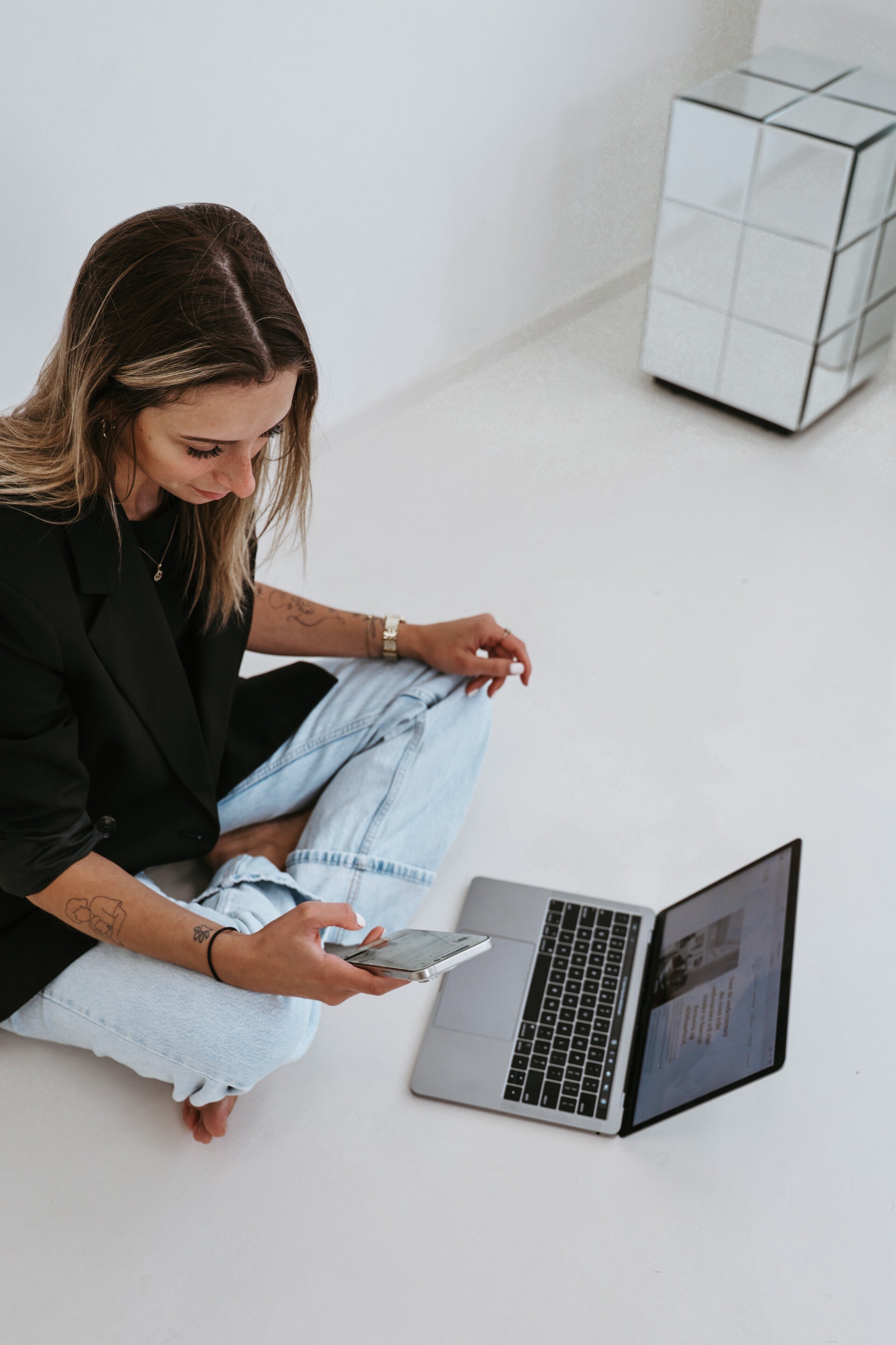 noor werkt aan het design en seo van de website