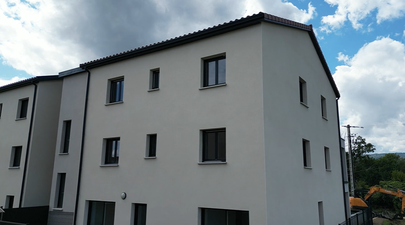 Façade de l'immeuble à Savigneux