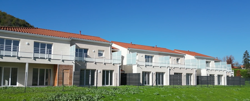 Façades des logements à Saint-Germain-Laprade