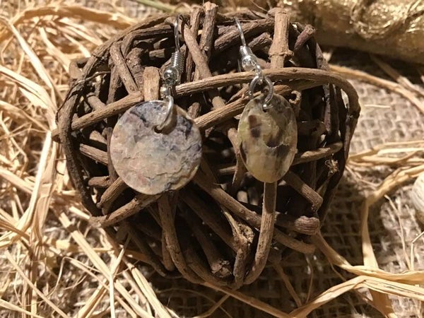 Boucles d’oreilles nacre beige