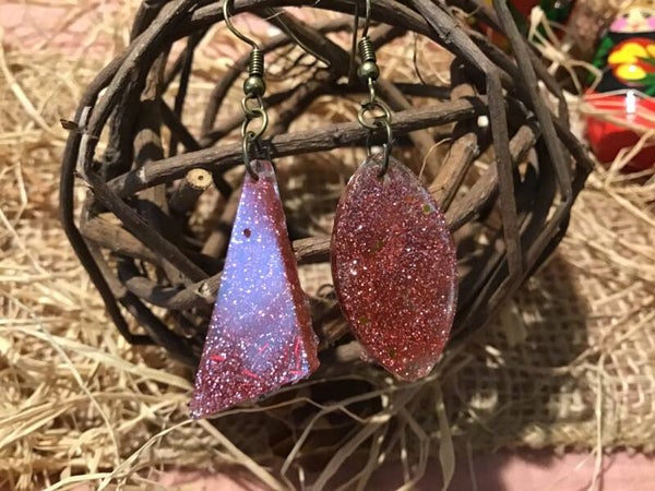 Boucles d’oreilles asymétriques rouges pailletées