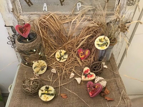 Suspension odorantes avec huiles essentielles et herbes séchées