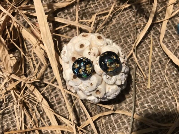 Boucle d’oreille boule noir ,doré et vert