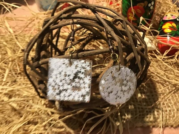 Boucles d’oreilles asymétriques pailletées blanches