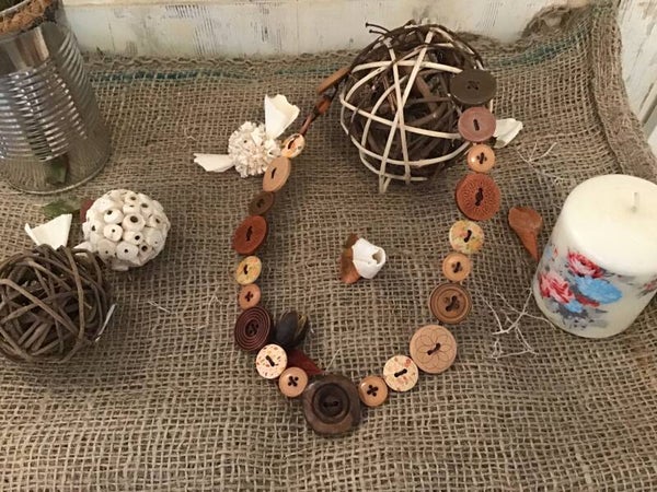 Collier boutons marrons