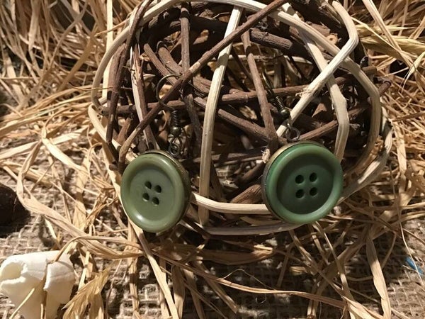 Boucle d’oreille bouton vert