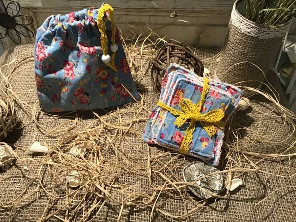 Lingettes démaquillantes lavables et sa pochette fleurie et rose