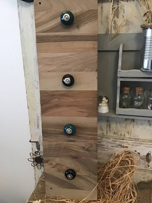 Patère en bois avec poignées porcelaine