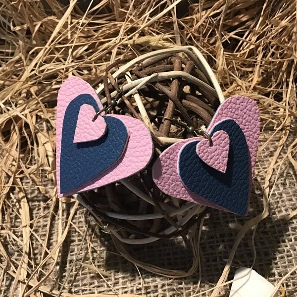 Boucle d’oreille cœur surperposé rose et bleu