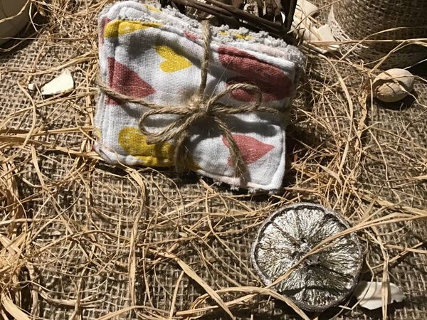 Lingettes démaquillantes lavables cœurs jaunes et rose