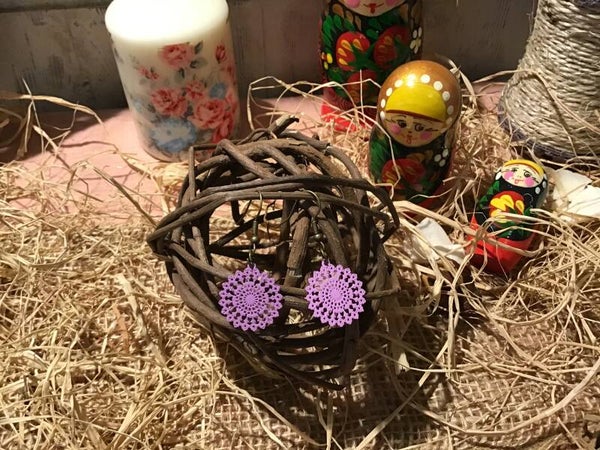 Boucles d’oreilles dentelle mauves