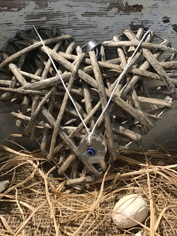 Collier médaillon fleur et œil de protection