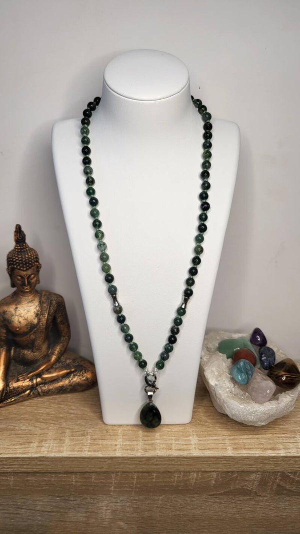 Collier Agate Mousse "A" de 6mm Ornement central finition mousqueton double ouverture