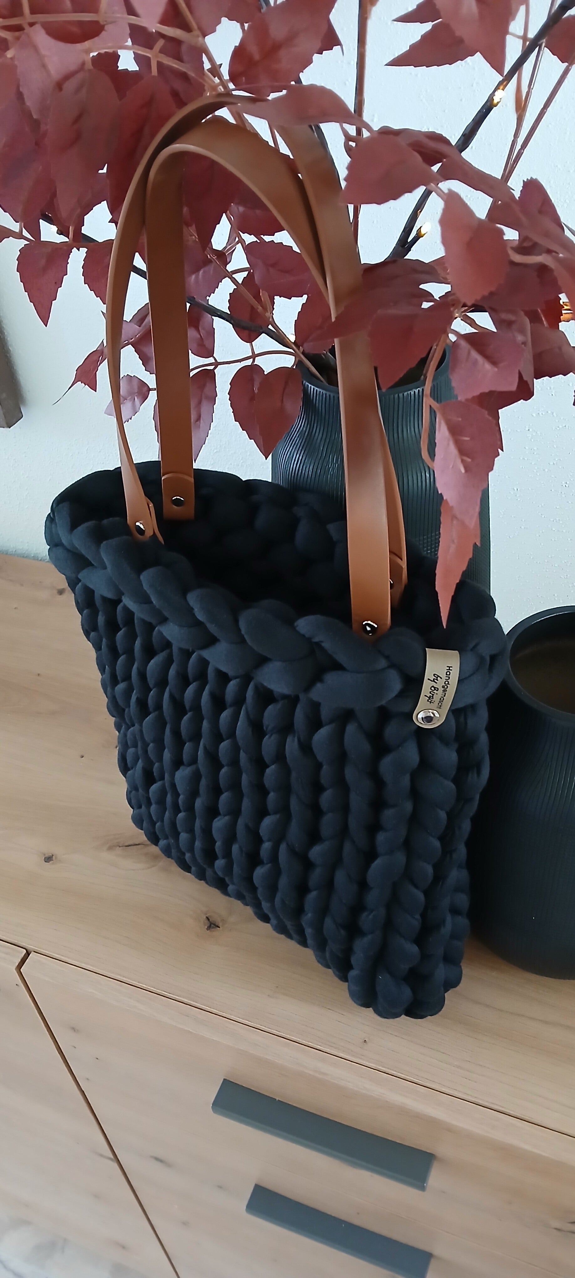 Grobstricktasche mit Lederriemen