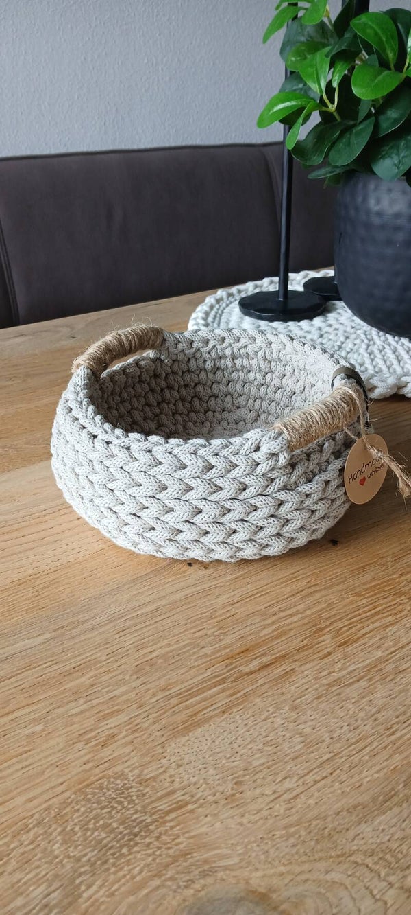 Korb mit Jutebandgriffe