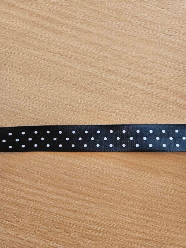Satijnband zwart met witte stippen 15mm